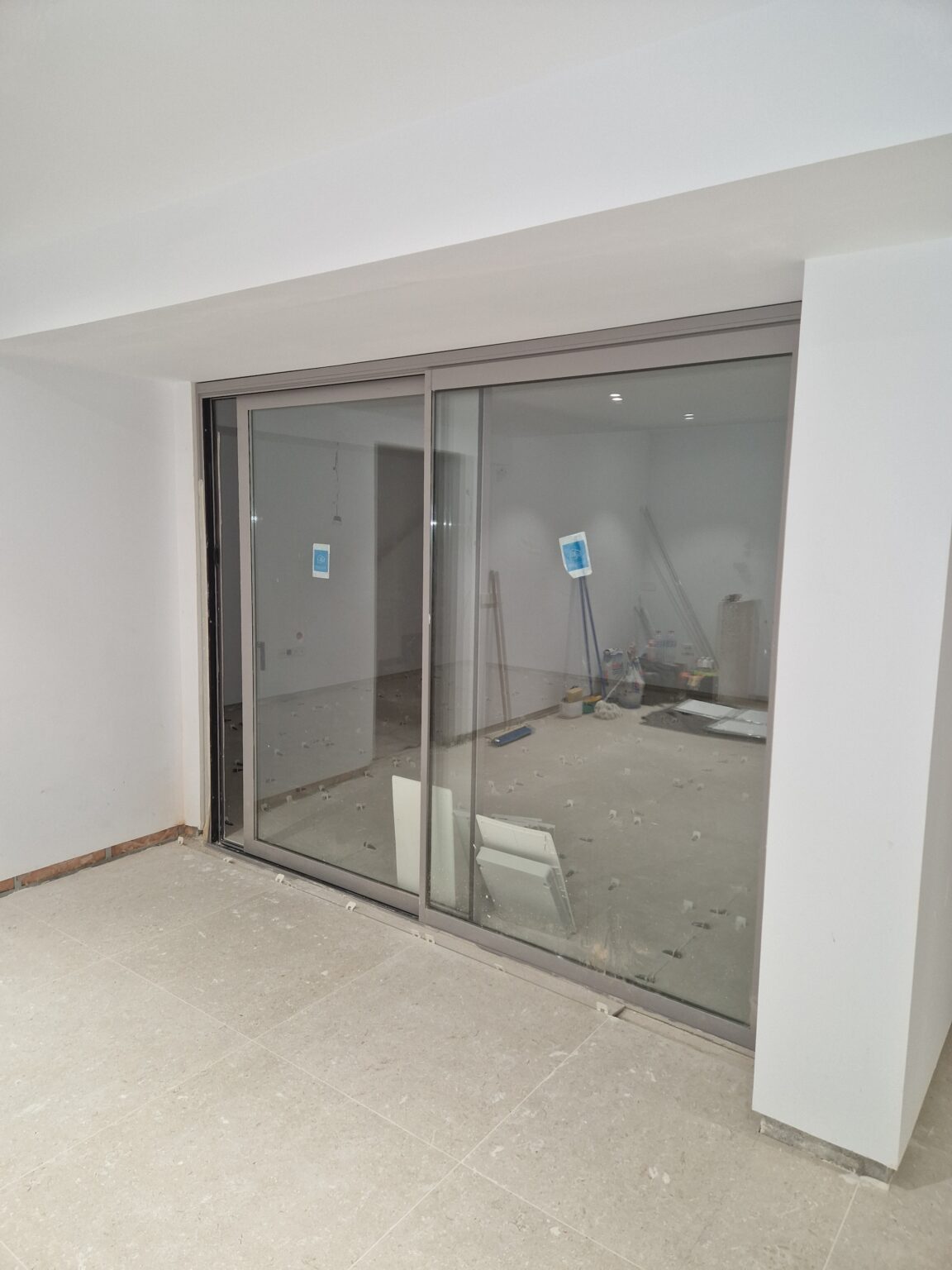 Construcción de muros y cerramientos para villas privadas