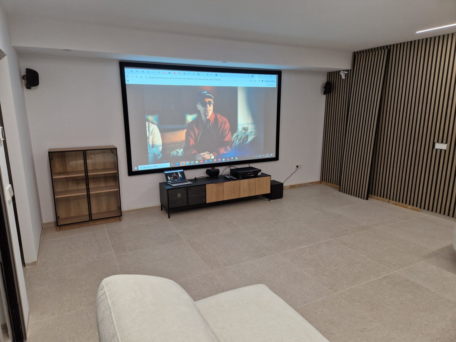 Reforma integral de cocina abierta con diseño funcional